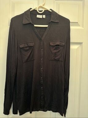 Long-Sleeve Button-Up Shirt with collar